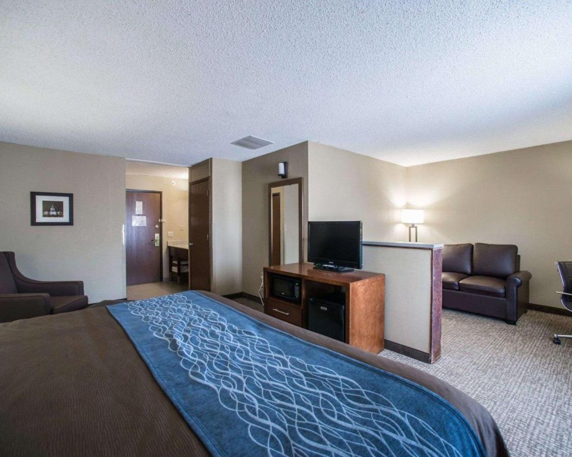 Comfort Inn & Suites St Louis-Хазелвуд Экстерьер фото