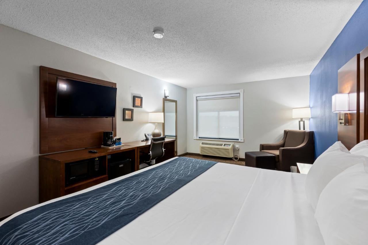Comfort Inn & Suites St Louis-Хазелвуд Экстерьер фото