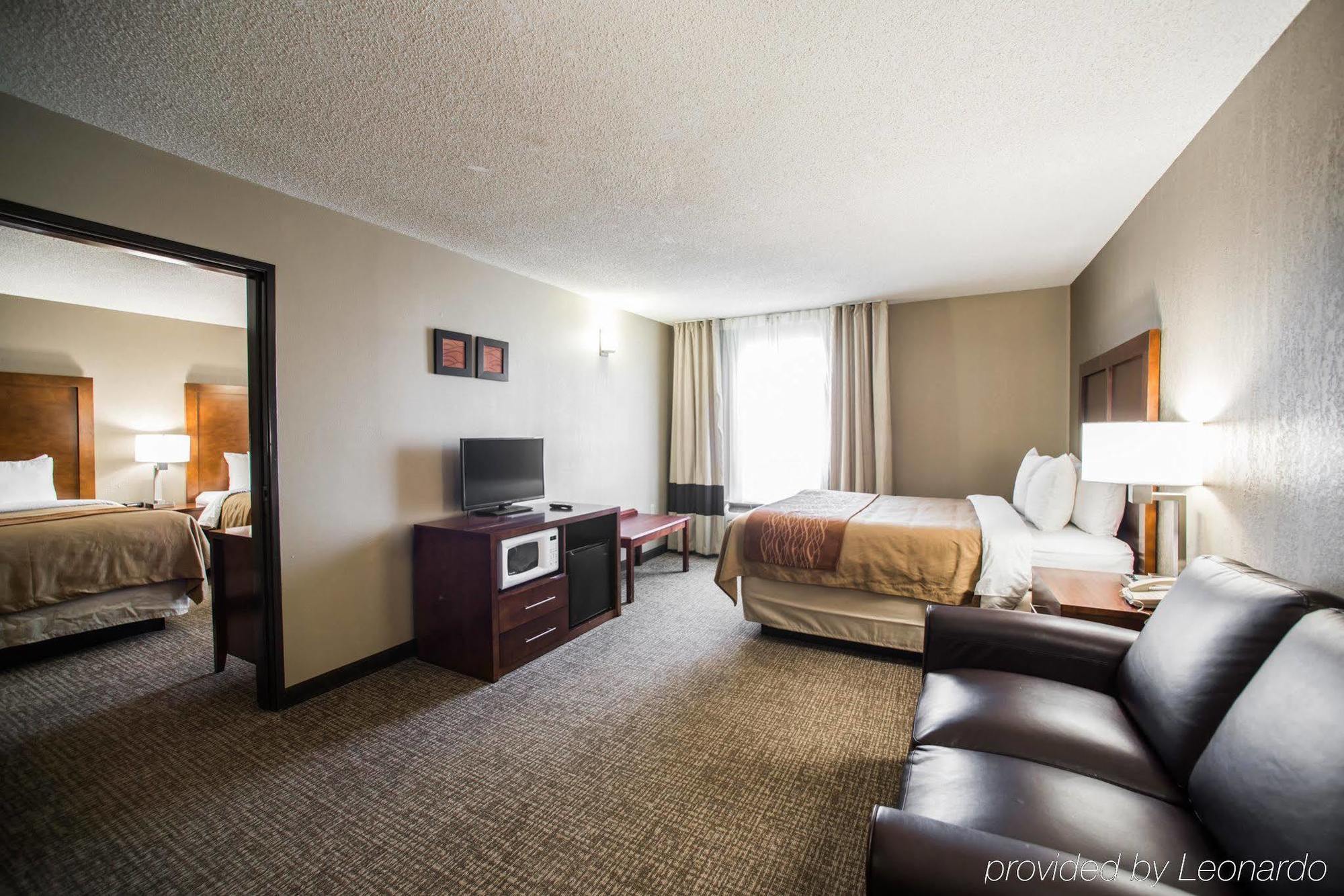 Comfort Inn & Suites St Louis-Хазелвуд Экстерьер фото