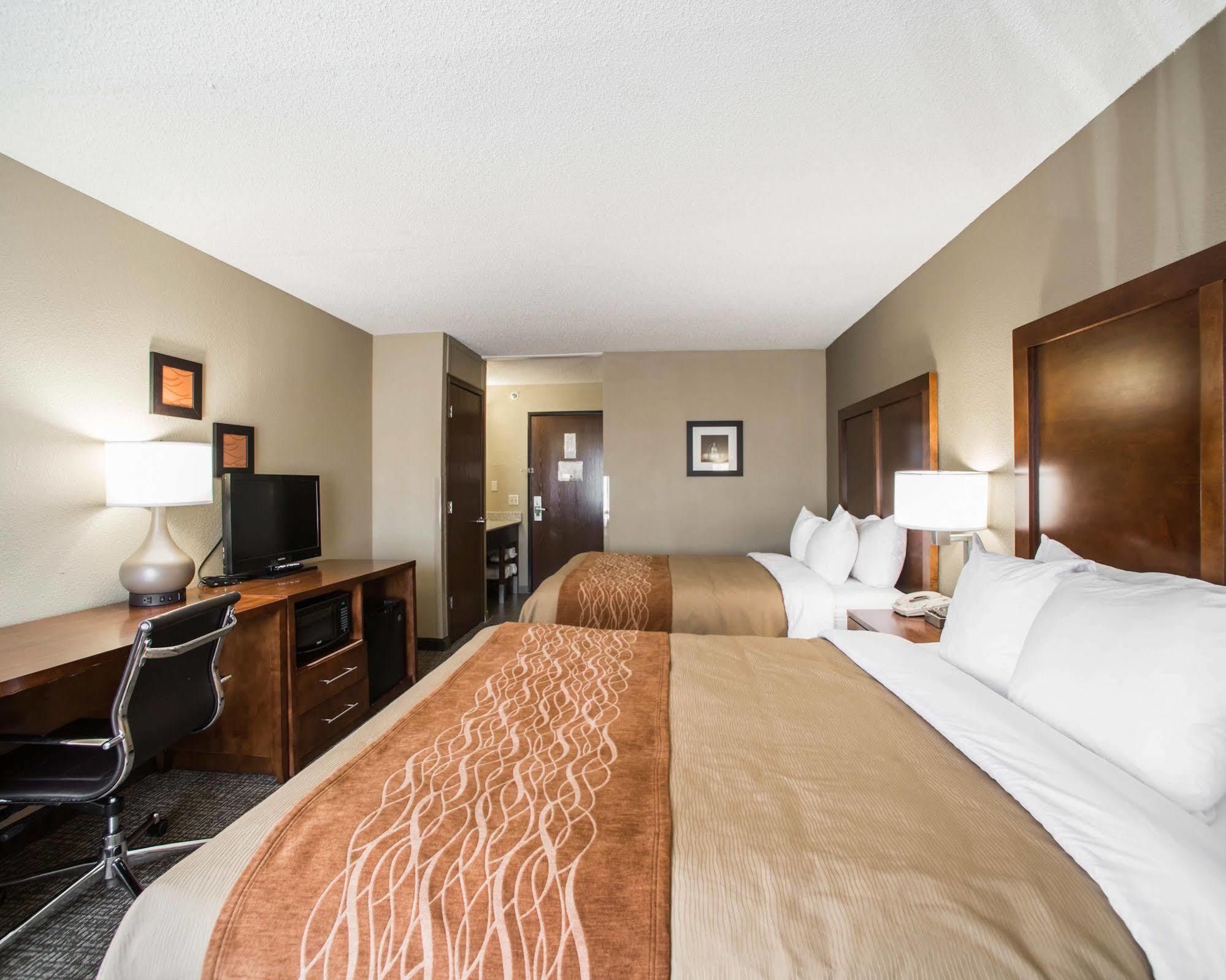 Comfort Inn & Suites St Louis-Хазелвуд Экстерьер фото